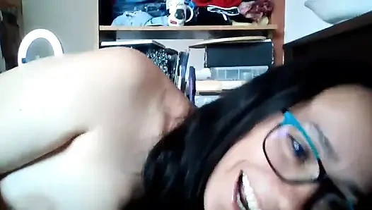 Latina masturbiert mit ihren nachbarn, die zuschauen und squirten