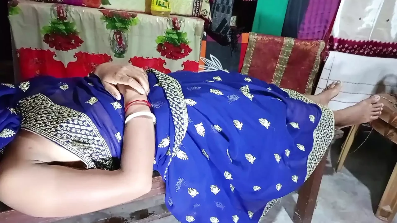 Aaj mera sexy aunty ko naya Sari pahnakar choda