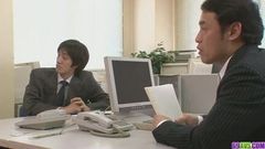 二人の男がオフィスでセックスと中出し広瀬愛子