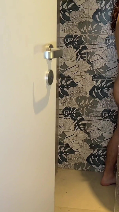 MILF Casada En Un Ménage À Trois Muy Travieso Con Su Marido Cornudo Y Su Amante