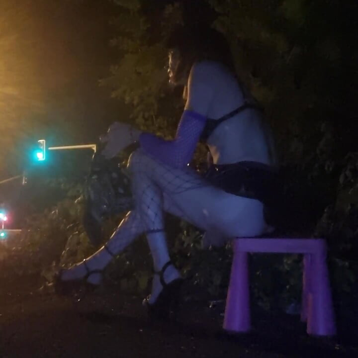 A Whore in a Mini-Skirt Ras du CuL, on the Edge of the🛣Nationale 7 in BRUNOy. 2H00 VaneSsaBiTCHx PariSChienneTrvprod⁹¹
