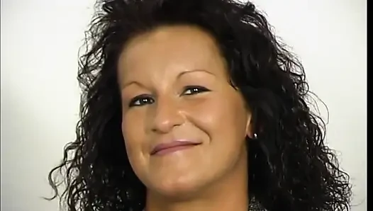 Hairy mature pleasures herself at the casting