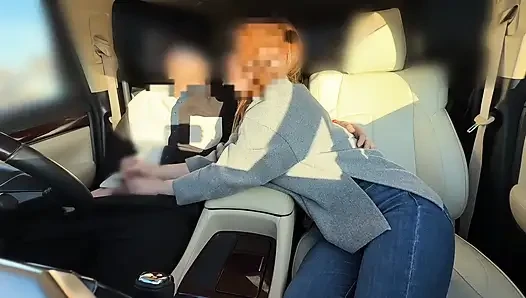 Eine schöne verheiratete Frau, die mich sogar bei der Arbeit mit Händen und Mund zum Kommen bringt