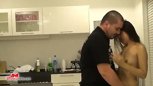 Grosse_Titten4U, Elysia18 ve EmilyDiamond ile heyecan verici amatör derleme