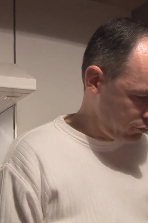 สาวผมบลอนด์แหกขาขณะที่เธอโดนควยใหญ่ยักษ์เย็ด