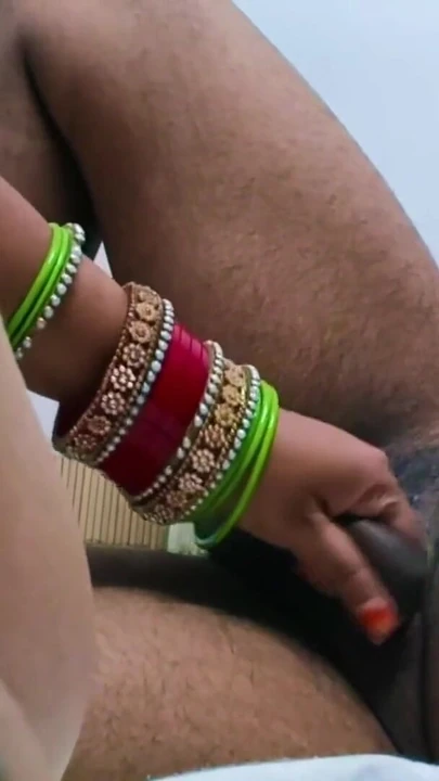 Moment à voir absolument de « Une tante indienne se fait baiser brutalement par un voisin à la bite de 8 pouces" »