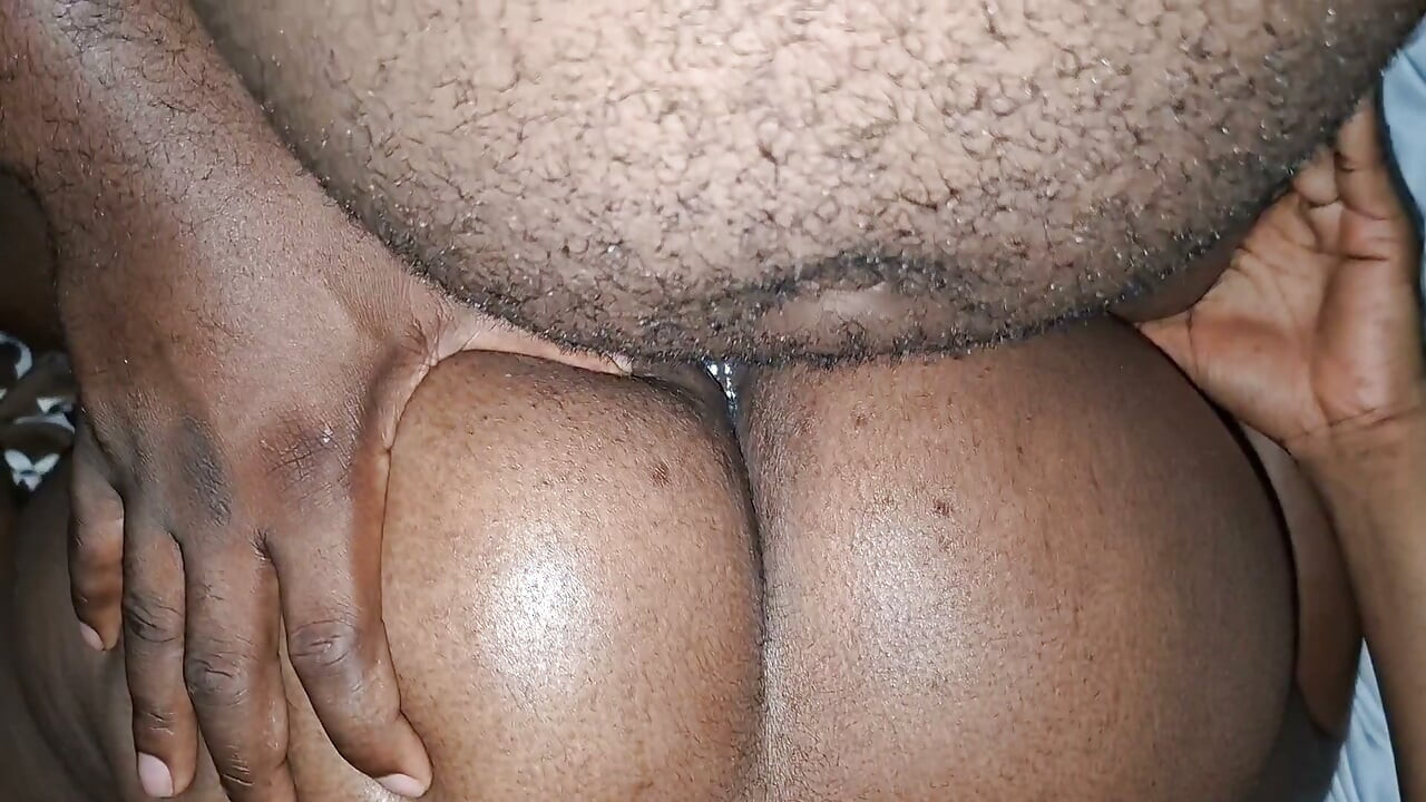 O meu vizinho sodomiza-me pela primeira vez