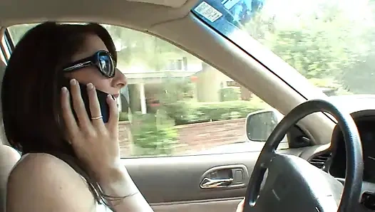 Мясистый член для шлюшки-брюнетки