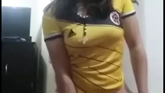 Colombiana puta se masturbando para mim