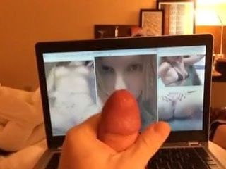 Un mec tire des cordes de sperme sur les photos de sa femme
