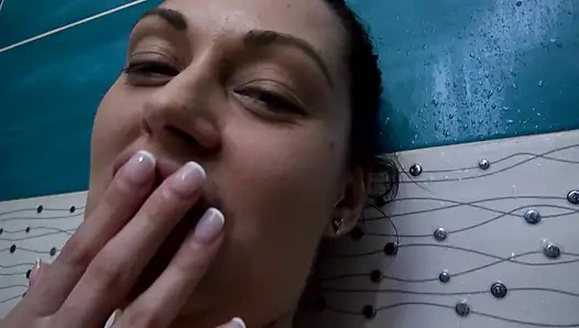 Amcığımı nasıl şımartdığımı görmek ister misin?