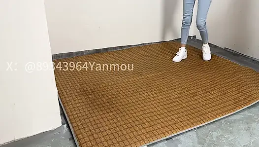 Посади в тюрьму девушку в тугих джинсах