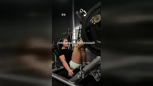 Memek cewek tiktok thot usia 18 tahun meledak di depan kamera! Menganga tanpa sensor