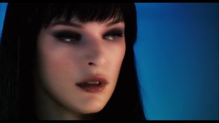 Milla Jovovich nuda nell&#39;ultravioletto