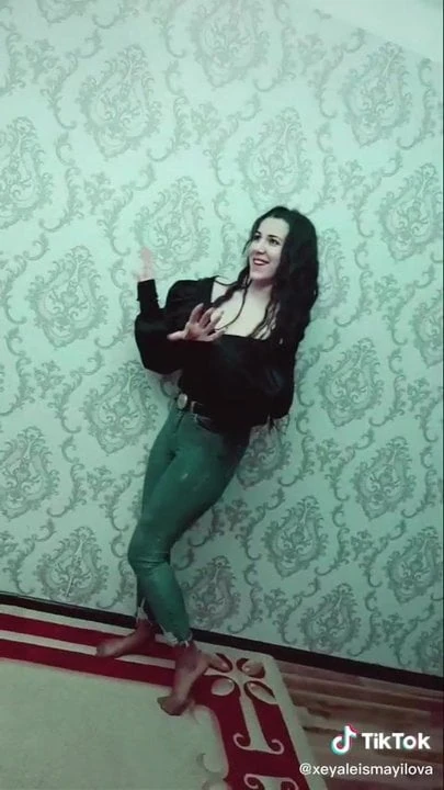 Aze Tiktok girl pantyhose feet