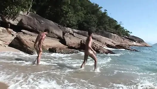 Küçük memeli twink ve uzun yaraklı arkadaşı