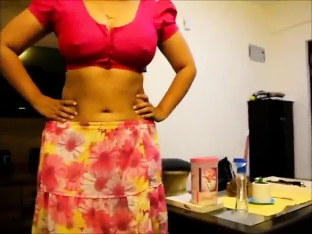 Desi woman in a saree giving blowjob of lifetime
