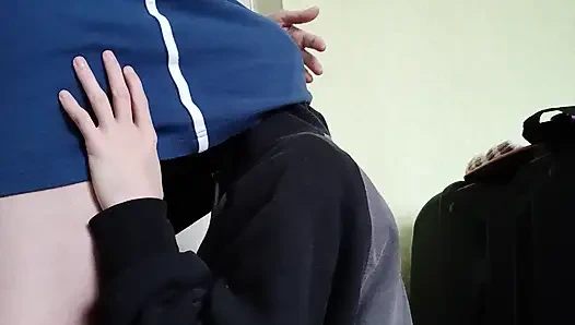 Dua tetangga menyembunyikan fakta bahwa mereka adalah lesbian