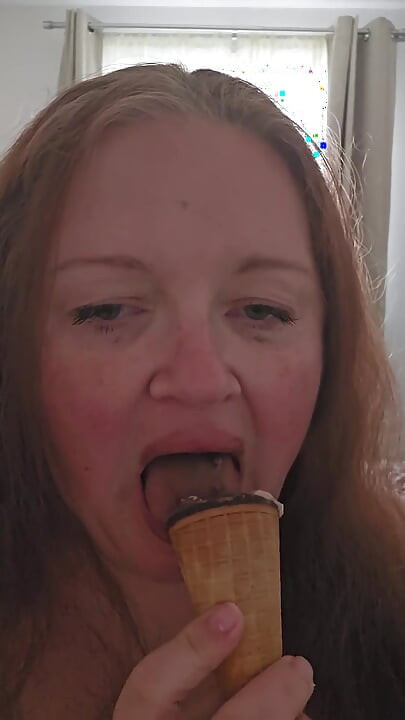 Het eten van ijs kan erg sexy zijn