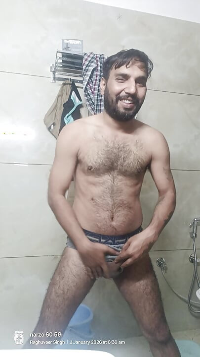 ชาย Desi Rajasthani อินเดียสนุกกับการอาบน้ําและโชว์ช่วยตัวเองกับเจ้าหน้าที่ตํารวจเพื่อนบ้านลุงพ่อปากีสถานครู