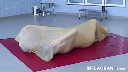 Lastikli lezbiyenler disipline ediliyor