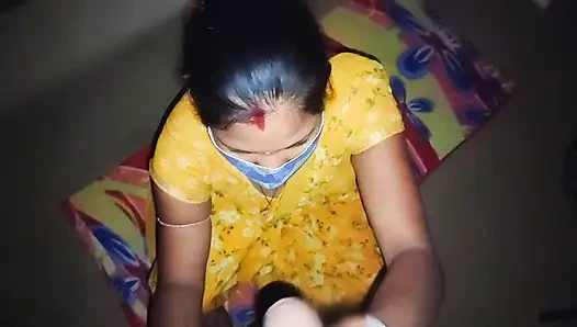 Desi hot couple having softcore sex! Homemade sex video