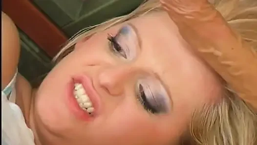 Heiße Junge Blondine Und Rote Haare Mit Dicken Titten Spielen Mit Einem Großen Dildo