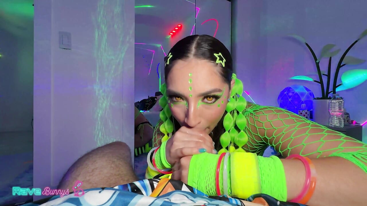 Kurva s prodornim očima, Madison Wilde vodi DJ-a na vožnju!