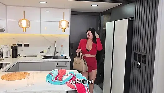 Meine stiefmutter unterbricht mich in meinem zimmer und fickt sie sehr hart