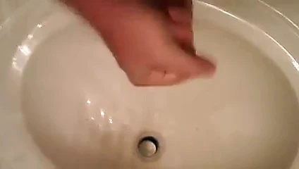 Lavaboya büyük boşalma