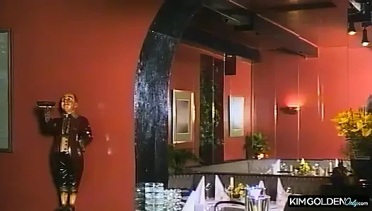 Heisser Blowjob in der Lounge