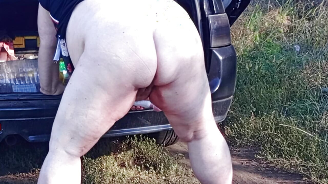 neighbor gets lots of orgasms with squirting
