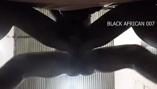 schwarzafrikanische 007 begrüßt ursprüngliches schwanz-fury mit wilder arsch-penetration