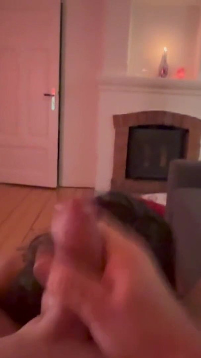 O matură sexy incitantă îi oferă soțului ei o muie uimitoare și înghite sperma după lins de cur. | Clipul 3