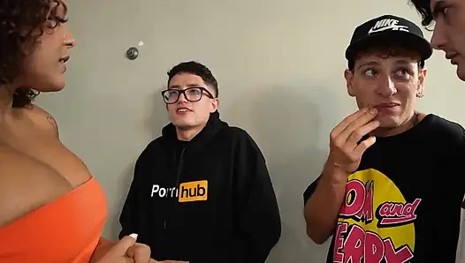 Ботанистые мужики трахают своего латинского босса гигантской задницей и заполняют ее киску и лицо спермой