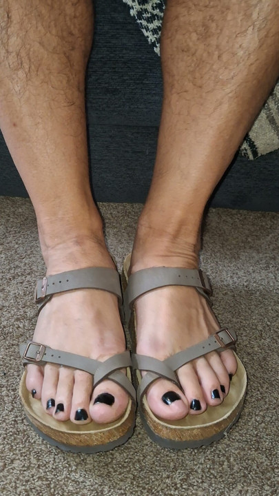 Take off my sandals and put my toes in your mouth