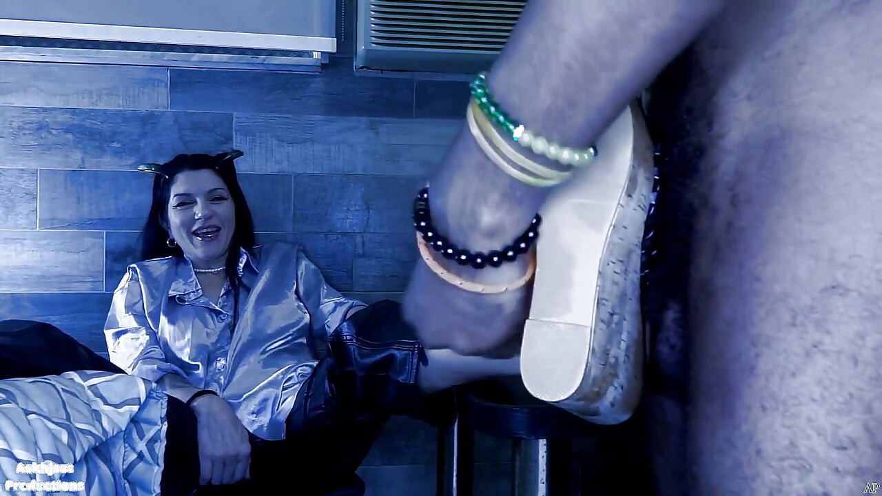 Demon Boss Lady Getz Her Feet Fucked by Black Thug