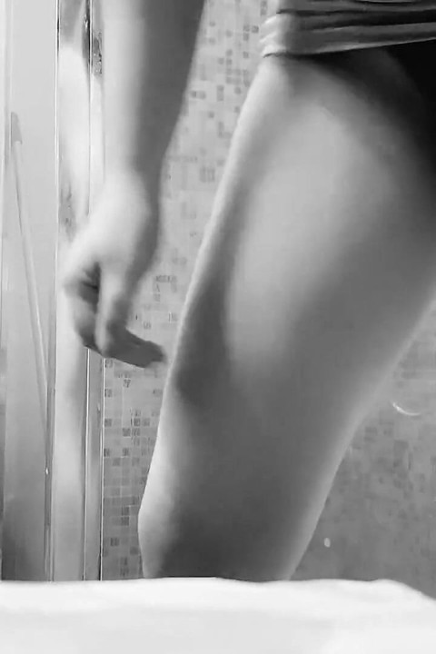 Teen Is Filmed How She Shave Pussy and Do Shower, Free Katherinesquirt22frer