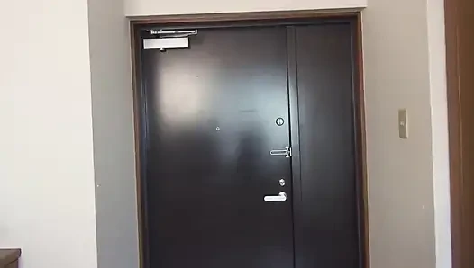 Rin Hinami Teilt Mädchen Die Re Auf Der Straße Süßes Handliches Mädchen Der Nachbarschaft