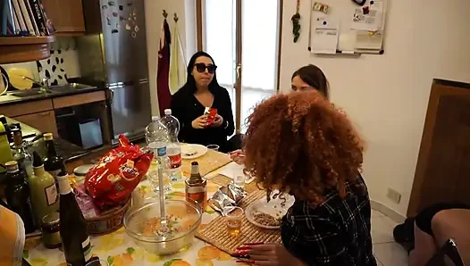 Mittagessen Demütigung, Devote Sklavin Isst Vom Boden