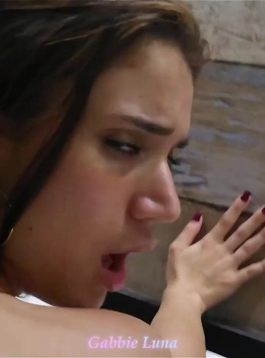 Gabbie lagi asik joget di kamar mandi sambil meringis keras ke pica grande! (gabbie luna dan rennan luna) Video lengkap si cewek hot rambut merah
