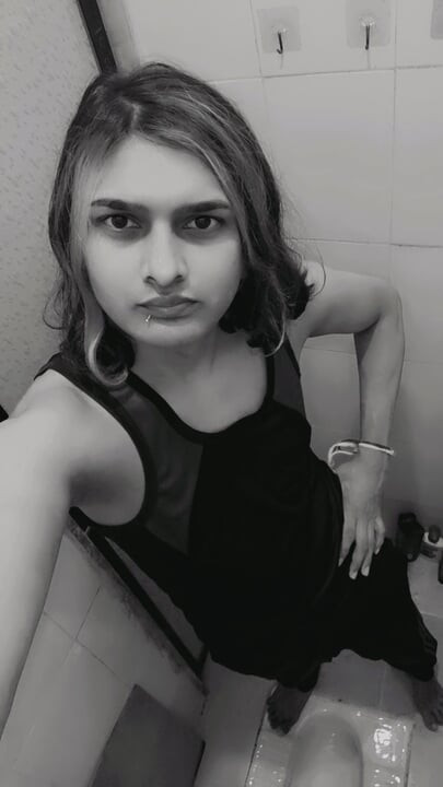 Zoya shezadi in a happy birthday gift for good night sweet dreams in a toilet