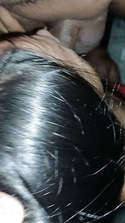 Indischer Hindi-Sex Desi-Frau mit vollem Mund lutscht Schwanz