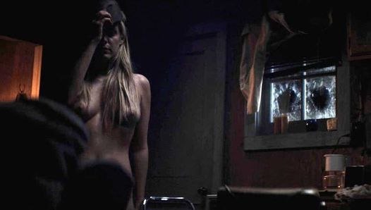 Riley Keough, scène de nu dans Hold the Dark sur scandalplanetcom