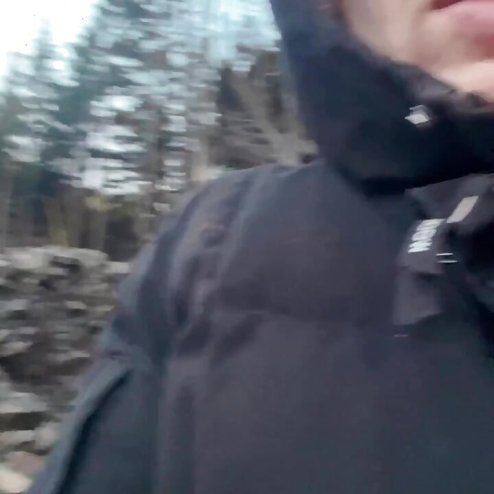 Pee on the Moutain so Fun