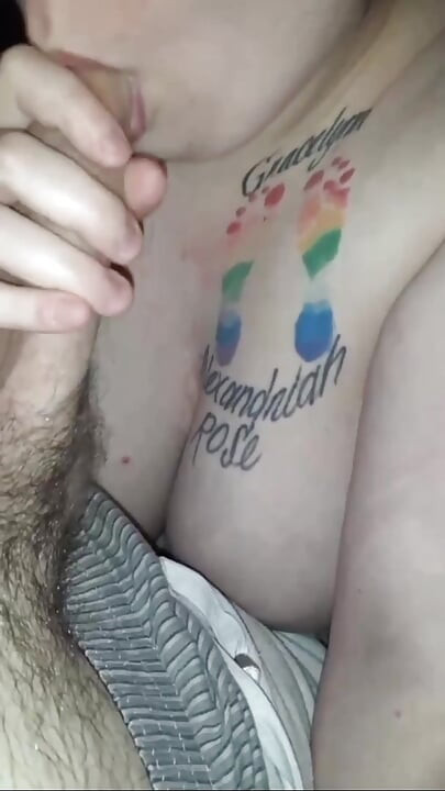 Moje tlustá sousedka mě vykouří, zatímco její manžel je v práci