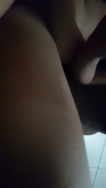 Busty Indian MILF footjob en blowjob