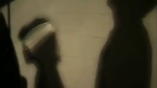 Siyah çift garajda seviyor