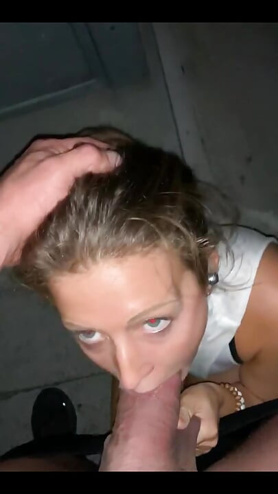 Fit yoga instructor fucks on rooftop