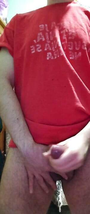 Büyük yarağımı sıvazlıyorum ve dölümü tadılıyorum